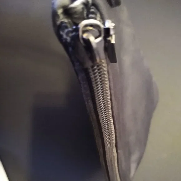 Bath & Body Works Cosmetics Bag with Cleansing Soap Bar - Picture 6 of 16